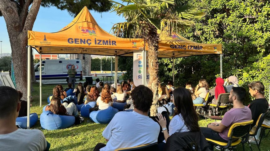 İzmir'de gençlerin "Deneyim Yolculuğu" başladı