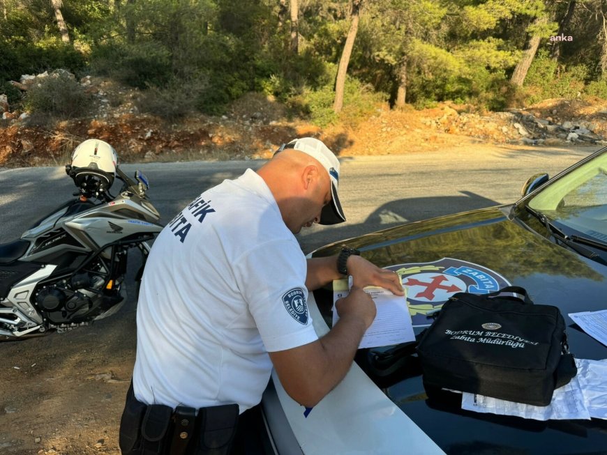 Bodrum Belediyesi, iki otobüs firmasına yol kenarına atılan çöpler nedeniyle cezai işlem uyguladı