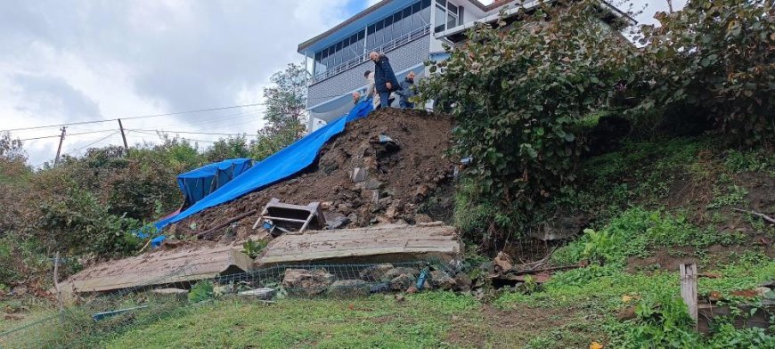 Ordu'da sağanak nedeniyle istinat duvarı yıkılan ev boşaltıldı