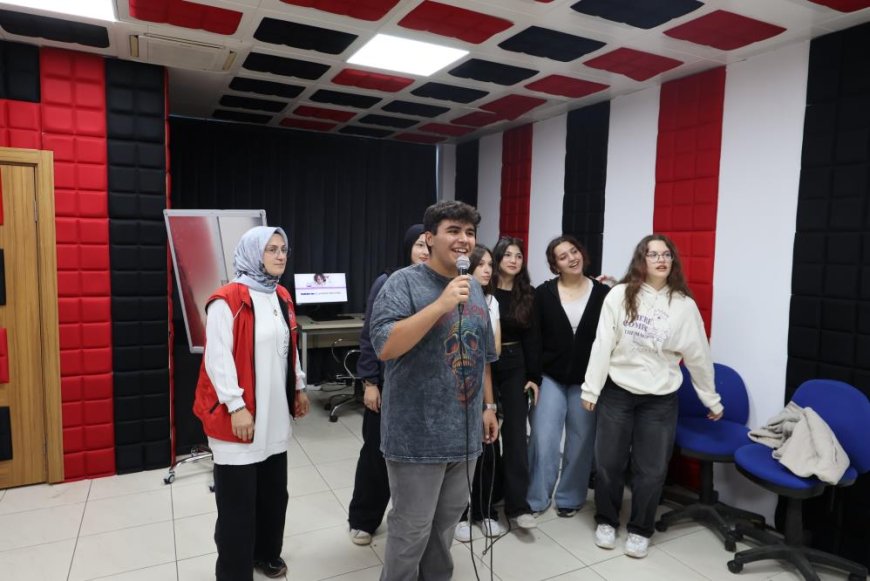 Gençlik Merkezi'nde karaoke sınıfı açıldı