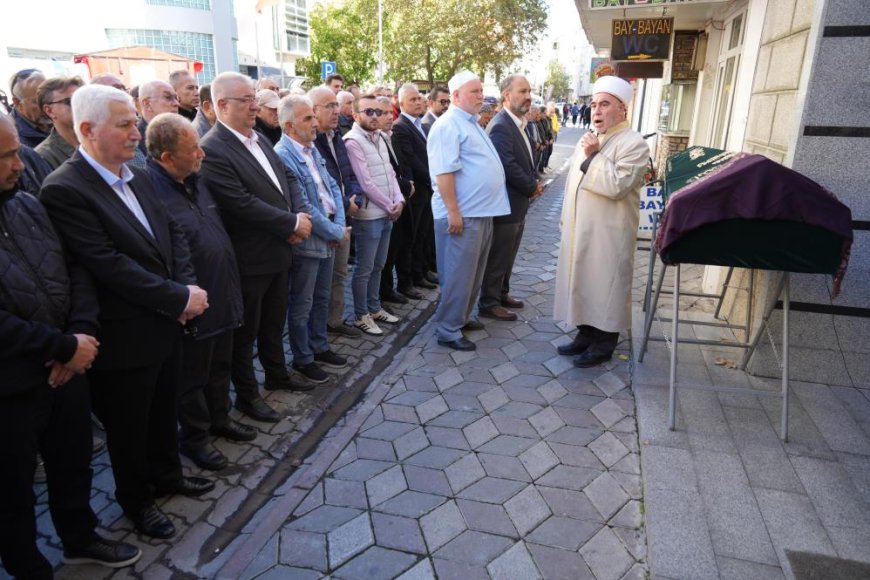 Aksaray'daki kazada yaralanarak tedavi gördüğü hastanede hayatını kaybeden Hafize Çimen, Edremit'te defnedildi