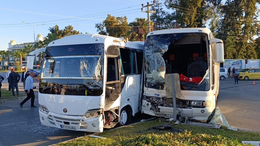 Antalya'da otel çalışanlarını taşıyan servis araçları çarpıştı: 13 yaralı