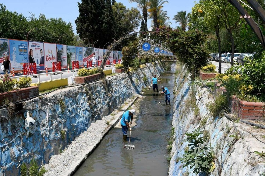 Kuşadası Belediyesi, kent merkezinden geçen derenin ıslahı için harekete geçti&nbsp;