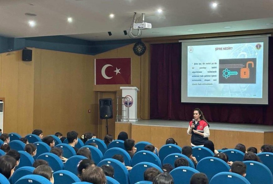 Mersin'de jandarmadan öğrencilere siber farkındalık eğitimi