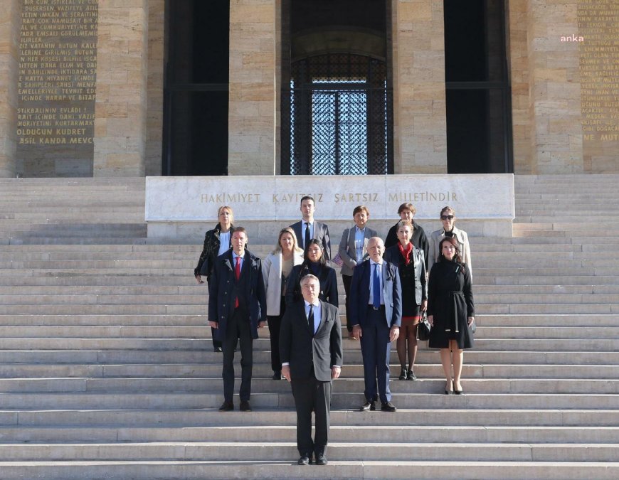 AB-Türkiye Delegasyonu Başkanı Büyükelçi Ossowski, Anıtkabir'i ziyaret etti