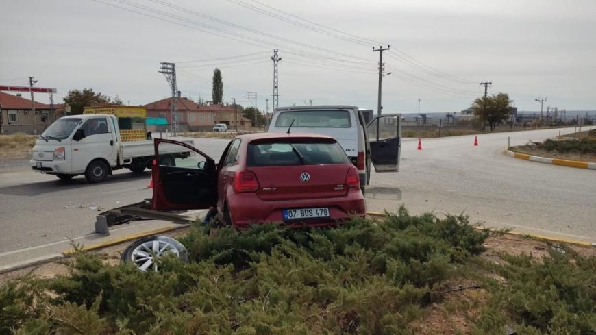 Konya’da otomobil ile minibüs çarpıştı: 2 yaralı