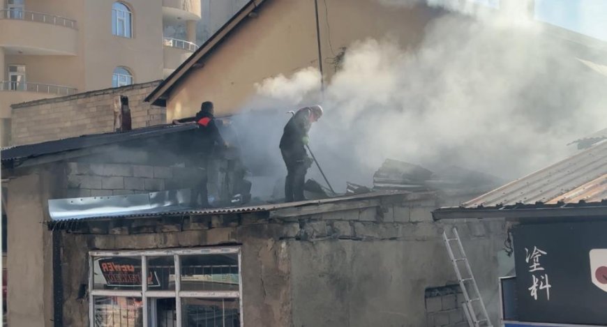 Yüksekova'da bir iş yerinde yangın çıktı