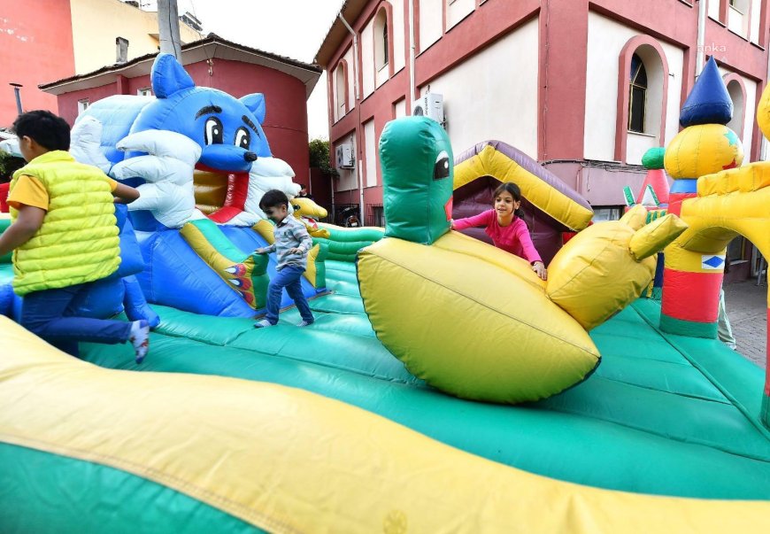 İzmir’in Ödemiş, Dikili ve Torbalı ilçelerinde Cumhuriyet Bayramı coşkuyla kutlandı