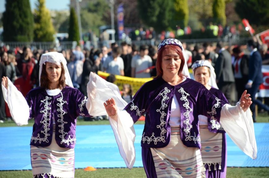 Anadolu Kadınları'nın gösterisi 29 Ekim'e damga vurdu