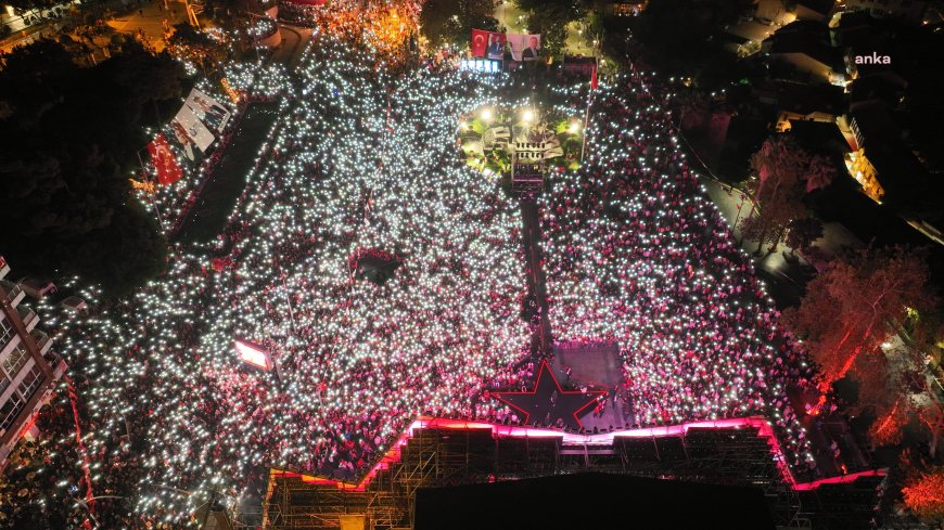 Antalya’da on binler, Cumhuriyet için yürüdü