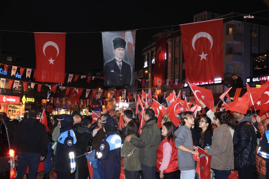 Cumhuriyet Bayramı'nda Çekmeköy'de Haluk Levent sahne aldı