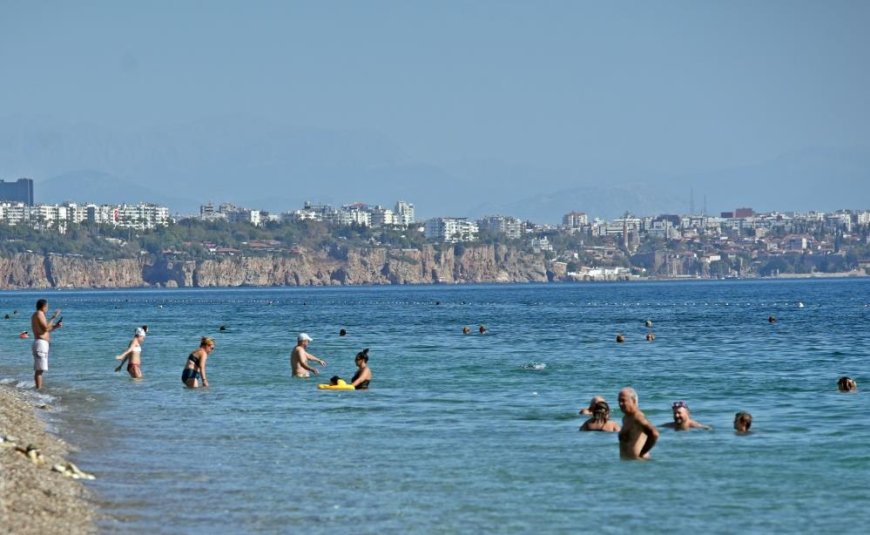 Antalya'dan ekim sonunda yaz ayı tadında 'kıskandıran' görüntüler