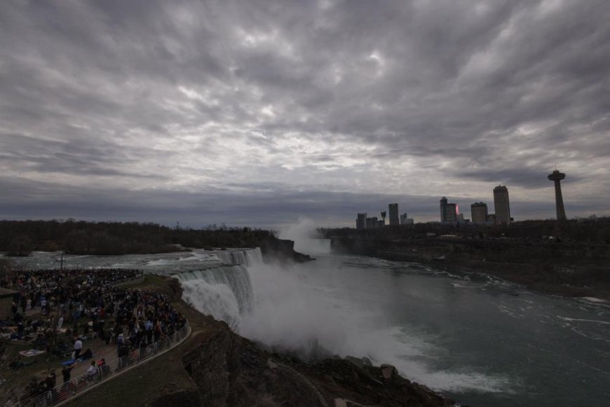 Anne, iki çocuğuyla birlikte Niagara Şelalesi’ne atlayarak intihar etti