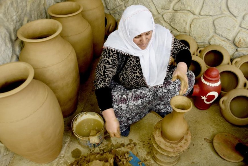 Bitlis'te asırlık çanak çömlek geleneği sürüyor