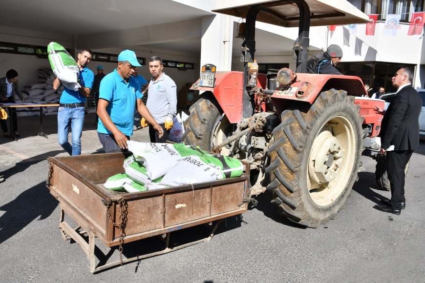 Manisa Büyükşehir Belediyesi'nin tohum desteği devam ediyor