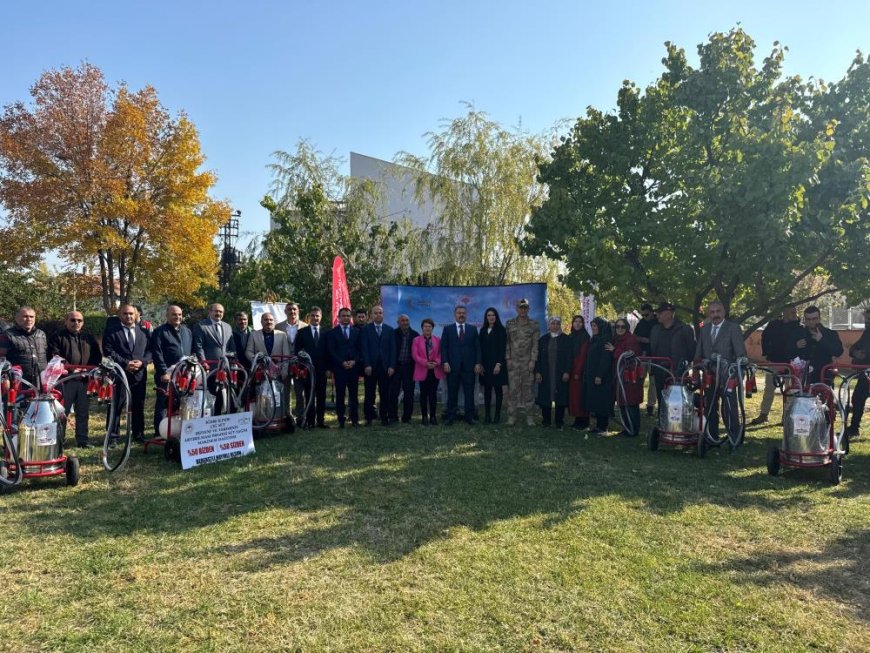 Iğdır’da üreticilere süt sağım makineleri dağıtımı yapıldı