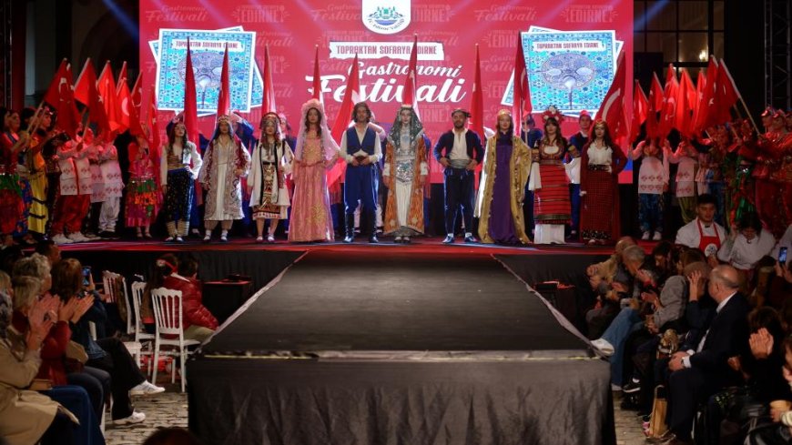 Edirne'de Rumeli kıyafetlerinden oluşan defile ilgi gördü