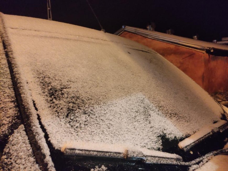 Ardahan'da gece saatlerinde kar yağışı ve tipi etkili oldu