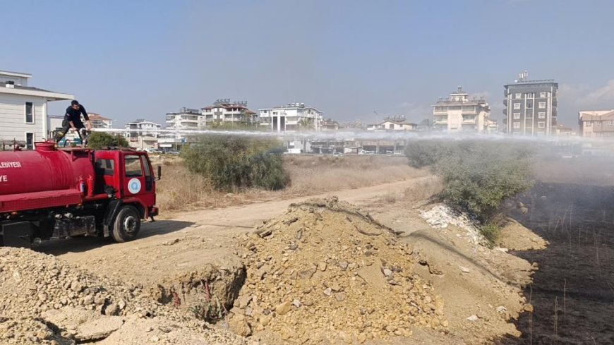 Manavgat'ta çalılık yangını, evlere ulaşmadan söndürüldü