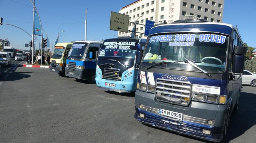 Minibüsçülerin “ceza” tepkisi trafiği kilitledi