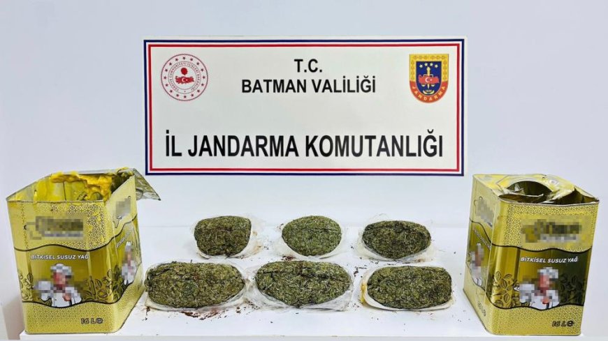 Batman'da yağ tenekeleri içinde 5 kilo 800 gram kubar esrar ele geçirildi