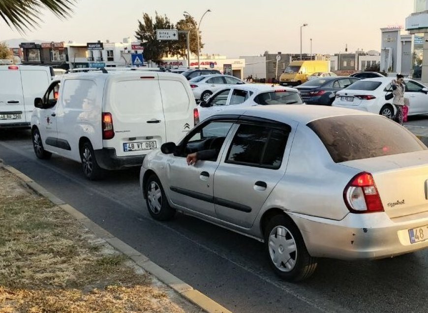 Bodrum Belediyesi ekipleri, izmarit atıp çevreyi kirletenlere yönelik 1 haftada 199 bin lira para cezası uyguladı