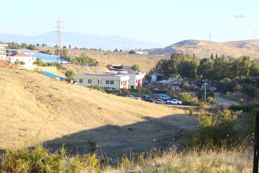 İzmir Karabağlar’daki kaçak cemaat yurdu yine yıkılamadı: Araçlarla barikat kuruldu, kaymakamlık erteledi