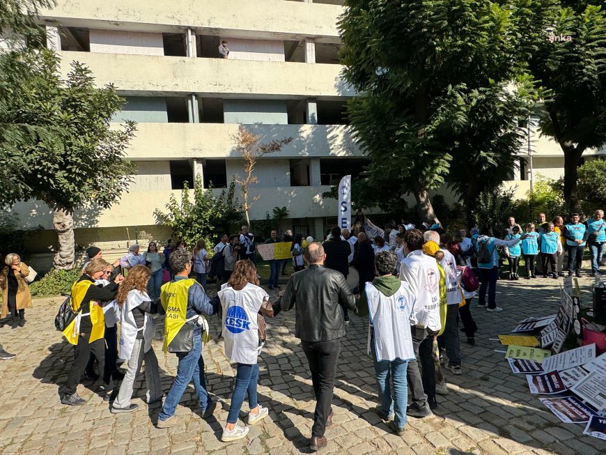 İzmir'de sağlık emekçilerinden lokmalı şarkılı yönetmelik tepkisi