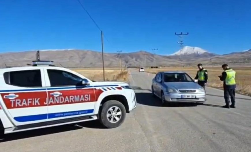 Van'da jandarma ekiplerinin trafik denetimleri