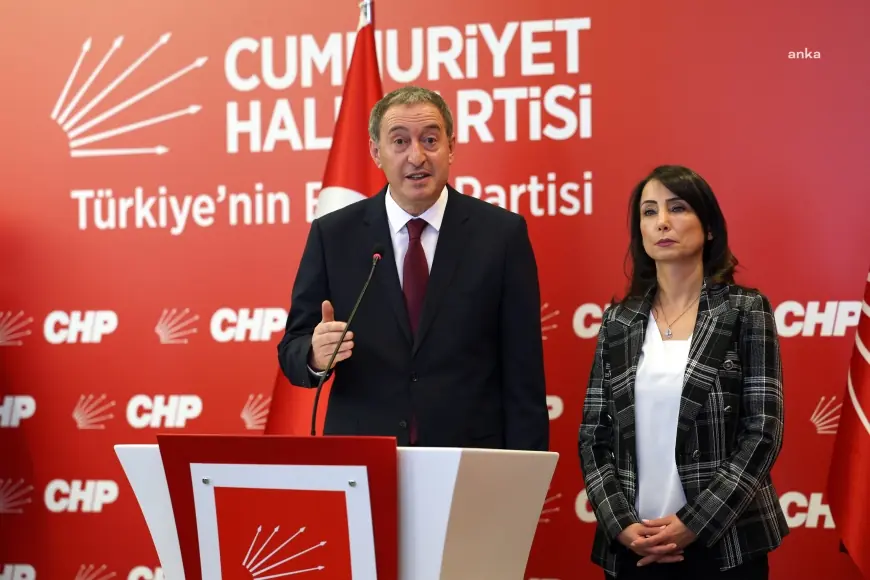 Özgür Özel, DEM Parti Eş Genel Başkanlarıyla bir araya geldi... Tuncer Bakırhan: "CHP, Kürt meselesinin çözümünde çok önemli bir rol oynayabilir. Oynayacağına eminiz"