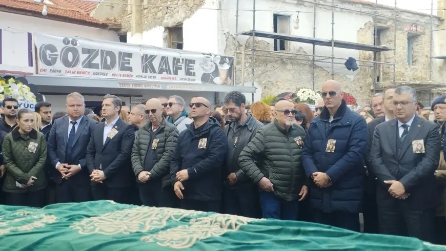 Bolu’daki yangın faciasında hayatını kaybeden Müge Suyolcu ve kızı Pera, İzmir’de yol yolculuğuna uğurlandı