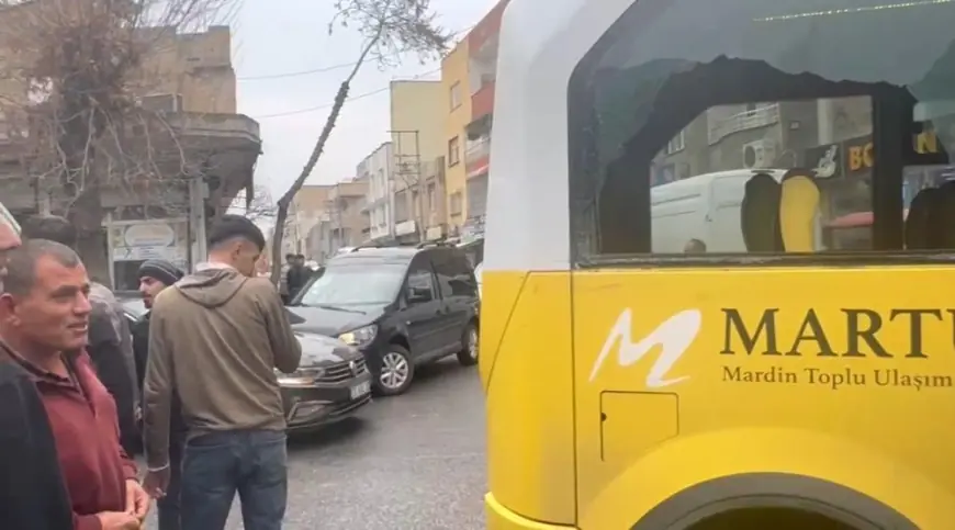 Mardin’de minibüs ile hafif ticari araç çarpıştı