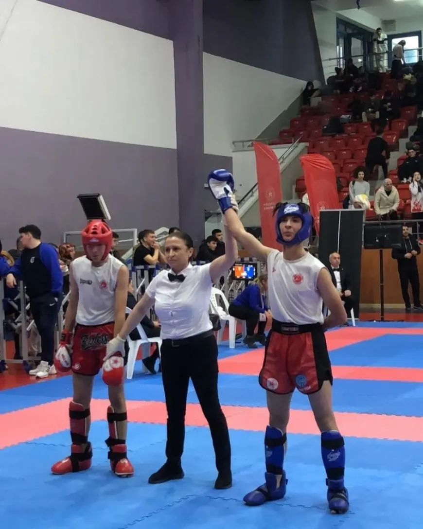 Kütahyalı genç sporcular Türkiye Kick Boks Şampiyonası'ndan madalyalarla döndü