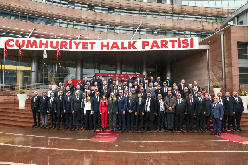 CHP’nin 81 il başkanından "Kurultay" açıklaması: "Siyaseti mahkeme koridorlarında dizayn etmeye çalışan zihniyetin çaresizliğinden başka bir şey değildir"