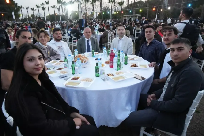 Antalya’da kampüs iftarına öğrencilerden yoğun ilgi