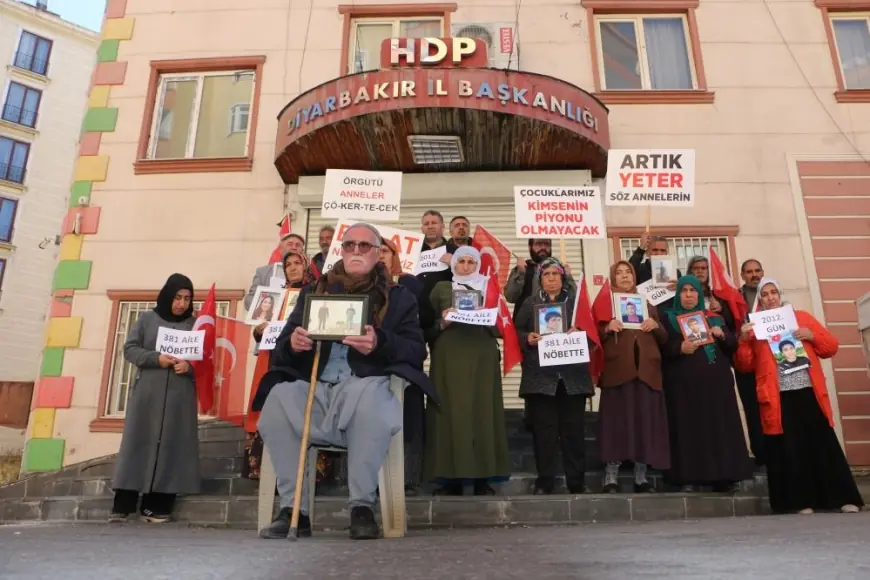 Şanlıurfa'da 7 aydır oğlundan haber alamayan baba Diyarbakır'da evlat nöbetine katıldı