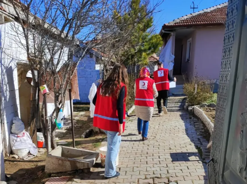 Yardım kolileri kapı kapı gezilerek ihtiyaç sahibi ailelere ulaştırıldı