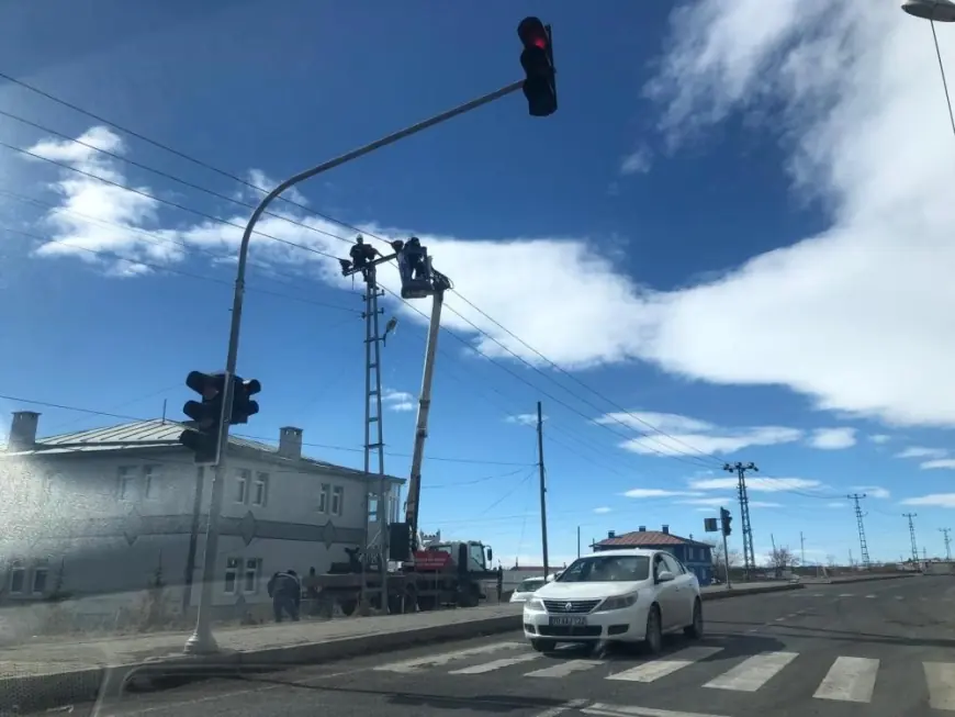 Kars’ta elektrik hatlarında bakım ve onarım çalışmaları devam ediyor