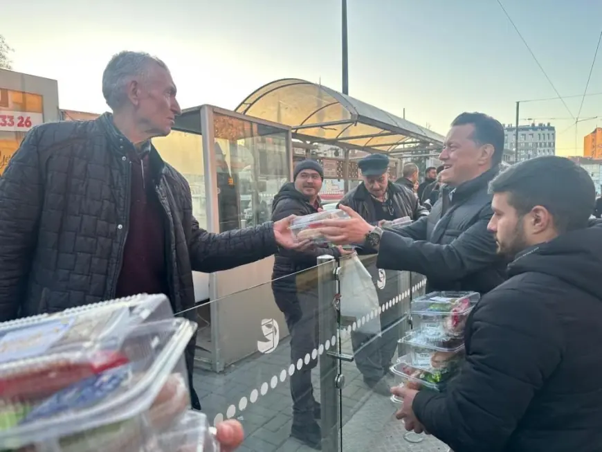 Milletvekili Hatipoğlu, vatandaşlara iftarlık ikramında bulundu