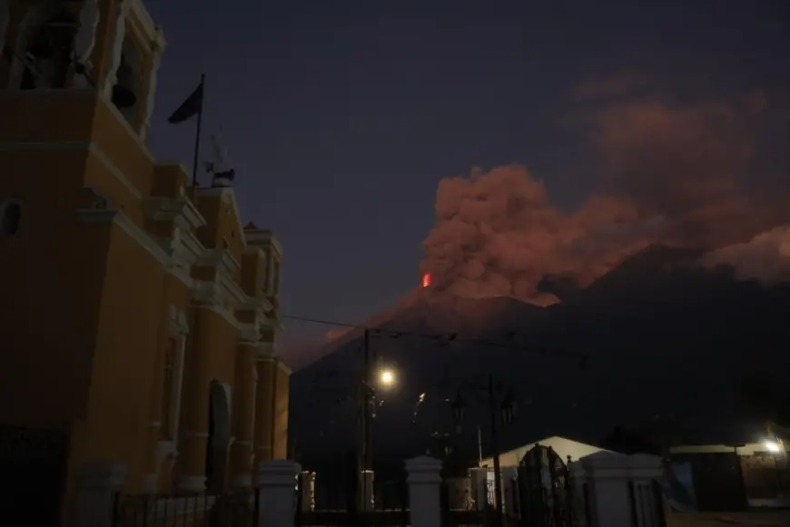 Guatemala'daki Fuego Yanardağı’nda patlama meydana geldi