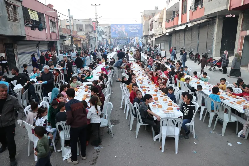 Yüreğir’de her gün binlerce kişi iftar sofralarında buluşuyor