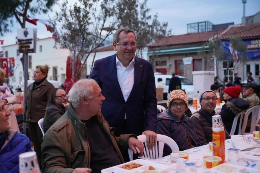 Ayvalık’ın Cunda Adası’ndaki iftara binlerce vatandaş katıldı