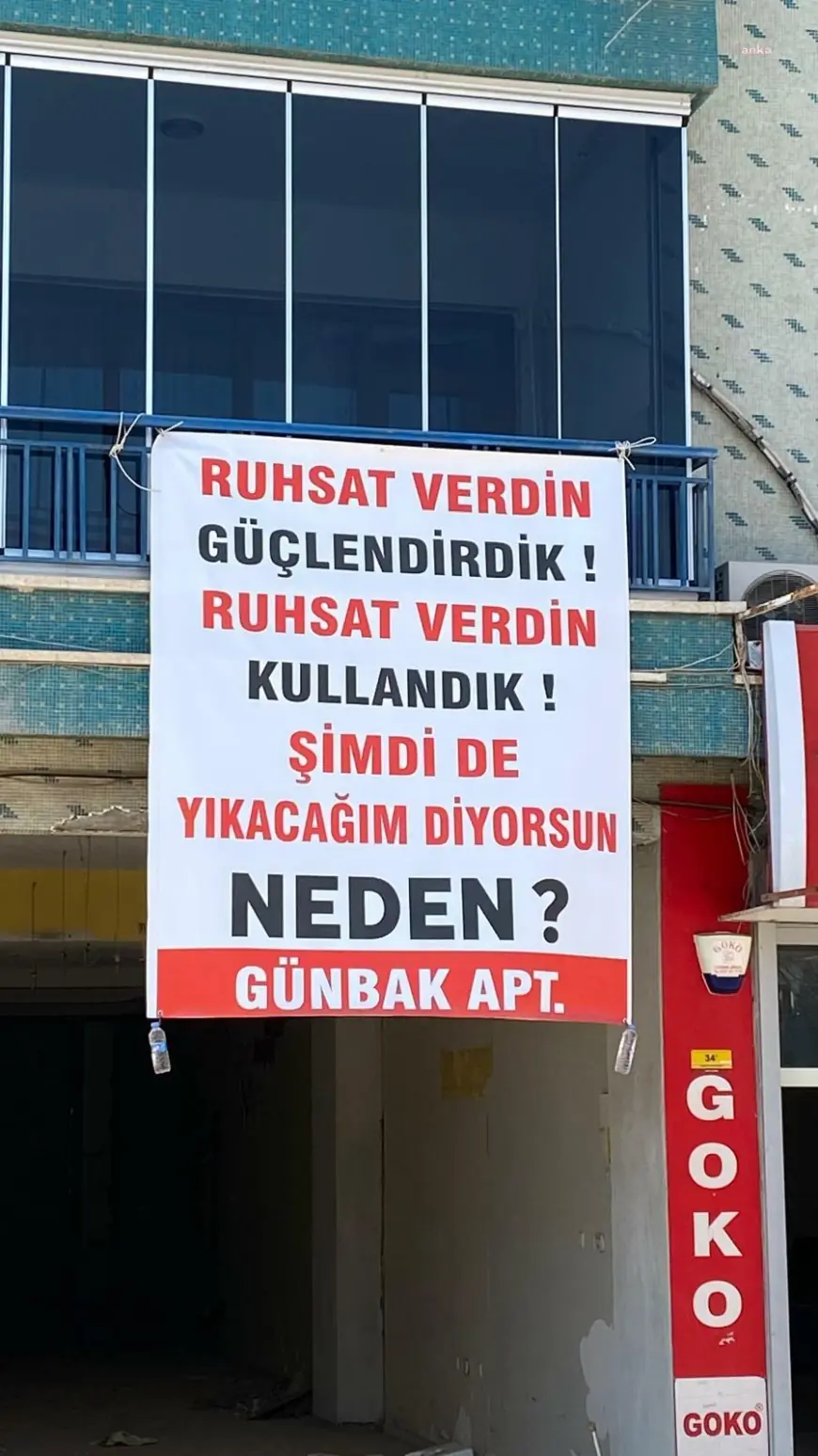 Malatya'da Günbak Apartmanı sakinlerinden rezerv alana pankartlı protesto