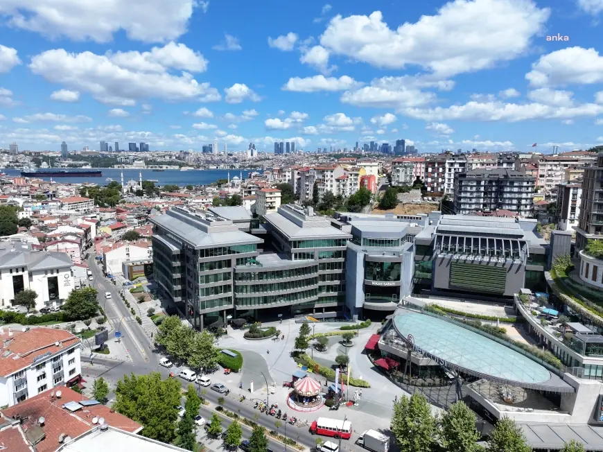 Üsküdar Belediyesi’nde çalıştığı ortaya çıkan Yeni Akit Yazarı disiplin soruşturması tamamlanıncaya kadar görevinden uzaklaştırıldı