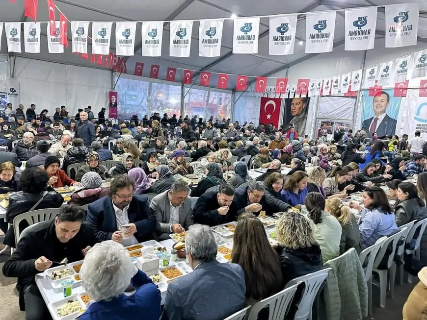 Bandırmalılar, iftar sofralarında bir araya gelmeye devam ediyor