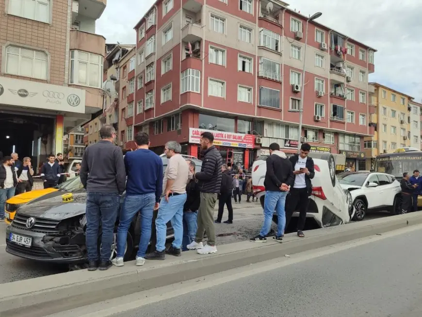 Esenler'de zincirleme kaza: 6 araç ve motosikletin karıştığı kaza anı kamerada