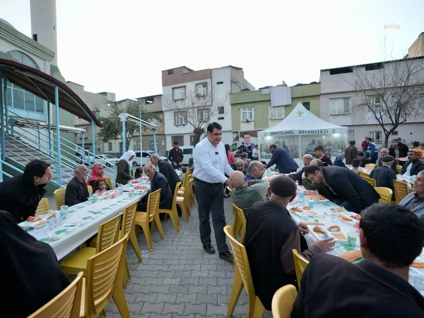 Şehitkamil Belediye Başkanı Yılmaz 29 Ekim Mahallesi’ndeki iftara katıldı