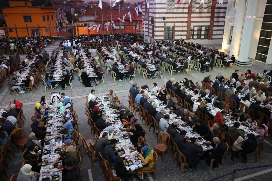 Muğla Büyükşehir Belediyesi'nin düzenlediği iftar programları, Kavaklıdere'de devam etti